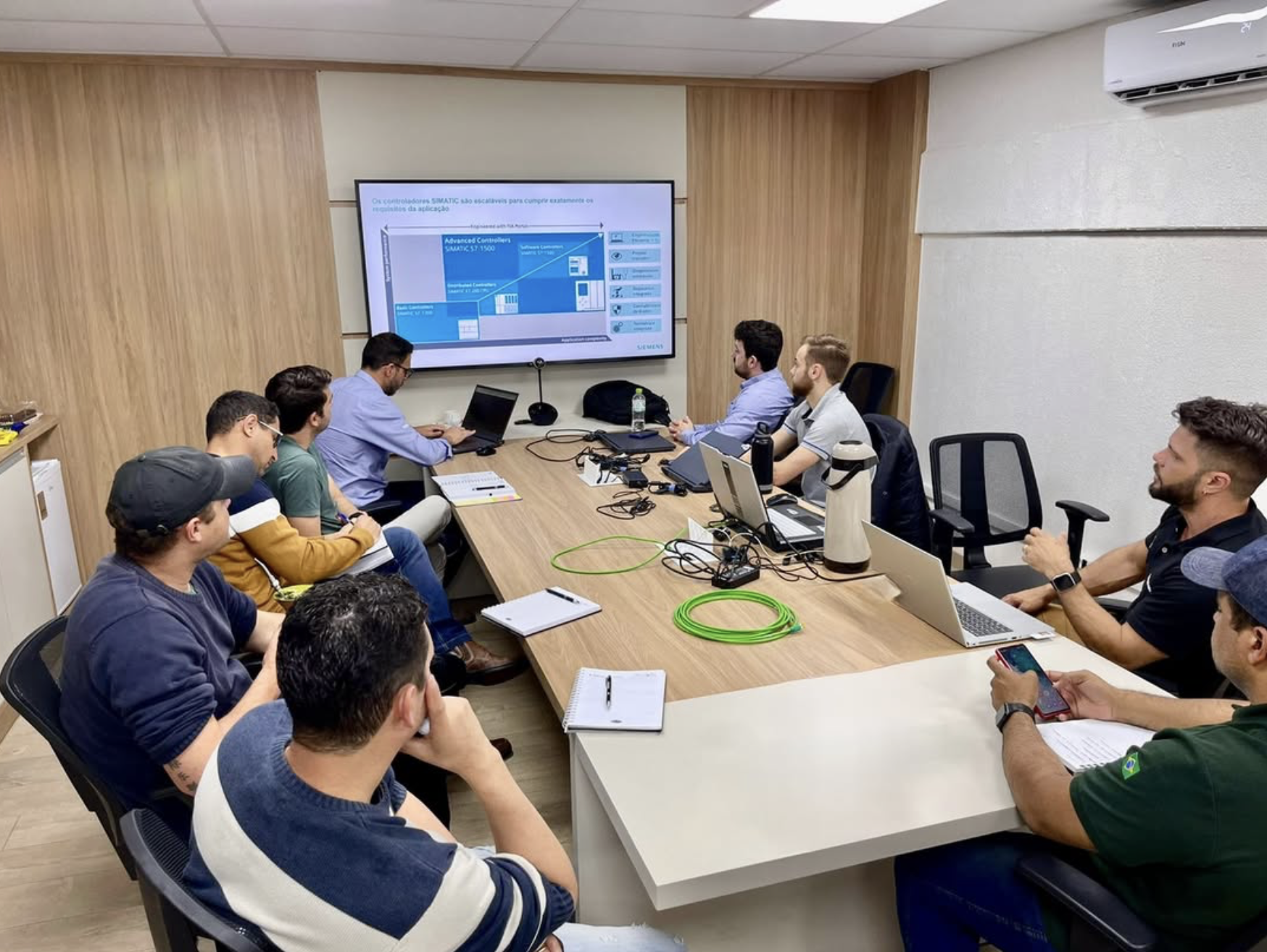 Treinamento de equipes em automação industrial